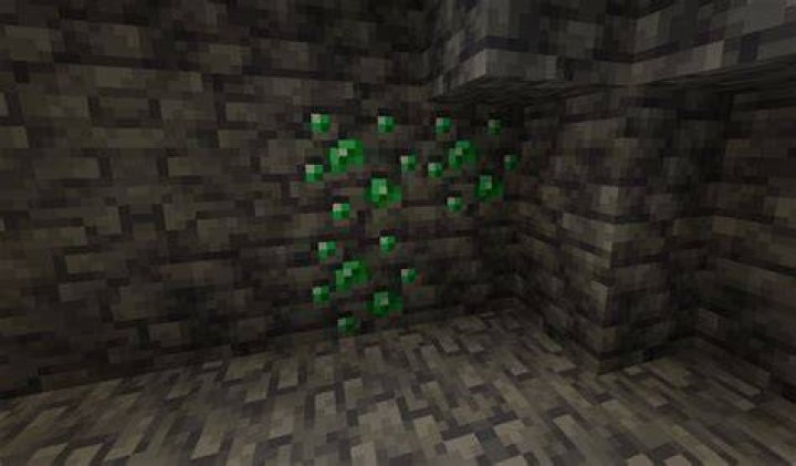 How rare is emerald ore in minecraft