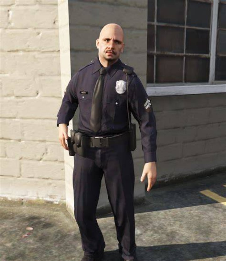How to be a cop on gta 5