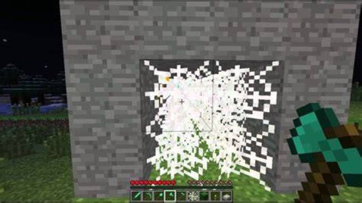 How to break cobwebs in minecraft