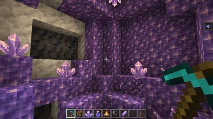 How to find amethyst caves in minecraft