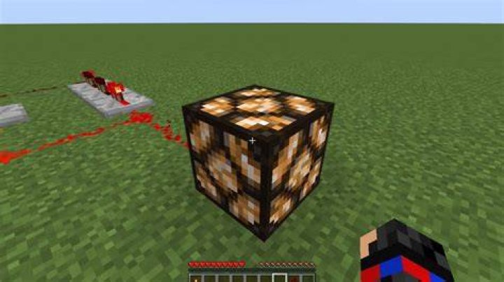How to make lights flicker in minecraft