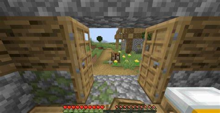 How to open a door in minecraft