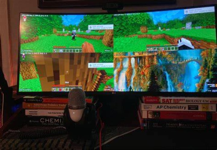 How to play split screen on minecraft