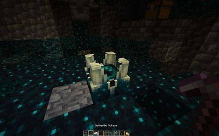 How to spawn the warden in minecraft