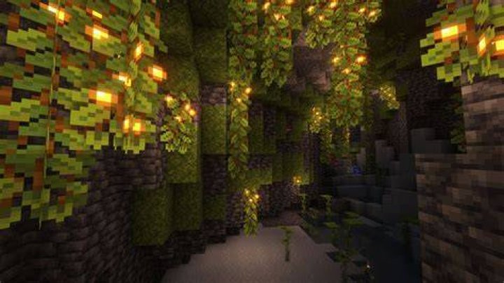 How to update minecraft to 1.18 bedrock