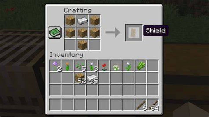 How to use the shield in minecraft